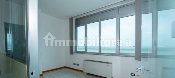 Oficina de 5 habitaciónes en Osimo, Italy No. 118653 17