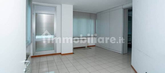 Oficina de 5 habitaciónes en Osimo, Italy No. 118653 10