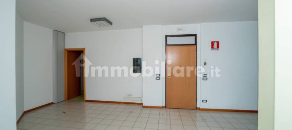 Oficina de 5 habitaciónes en Osimo, Italy No. 118653 16