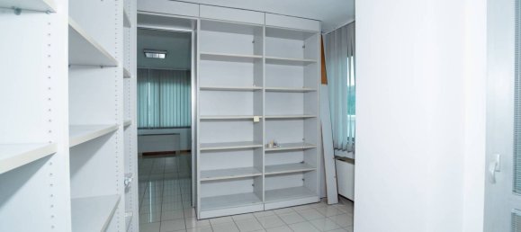 Oficina de 5 habitaciónes en Osimo, Italy No. 118653 9