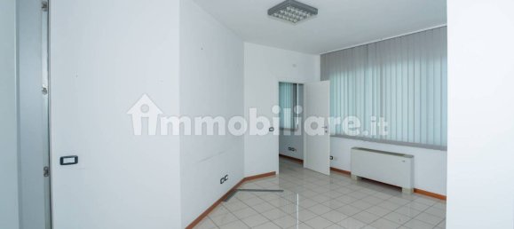 Oficina de 5 habitaciónes en Osimo, Italy No. 118653 8