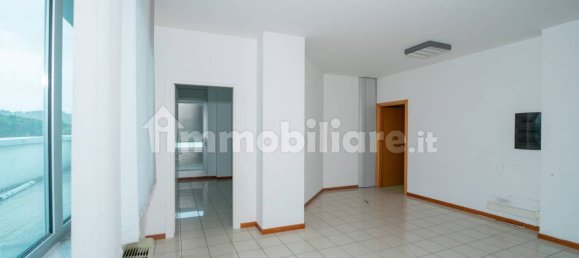 Oficina de 5 habitaciónes en Osimo, Italy No. 118653 7