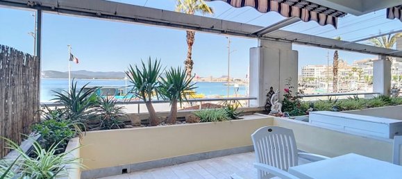 2 bedrooms Apartment in Saint-Raphael, France No. 279600 2