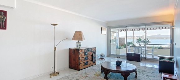 2 bedrooms Apartment in Saint-Raphael, France No. 279600 3