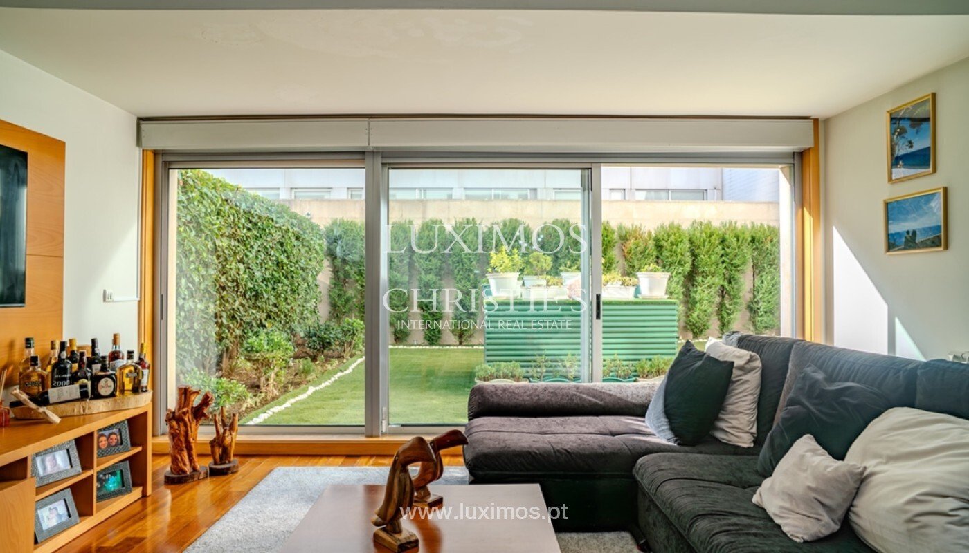 3 bedrooms Apartment in Porto, Portugal No. 104419