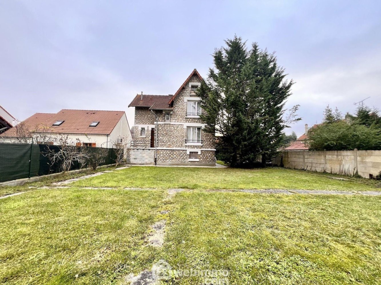 3 bedrooms House in Sainte-Genevieve-des-Bois, France No. 165508