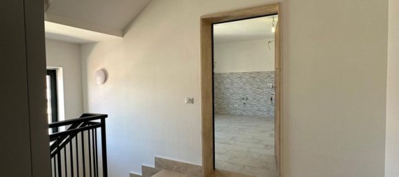 3 rooms Apartment in Monterotondo, Italy No. 289654 4