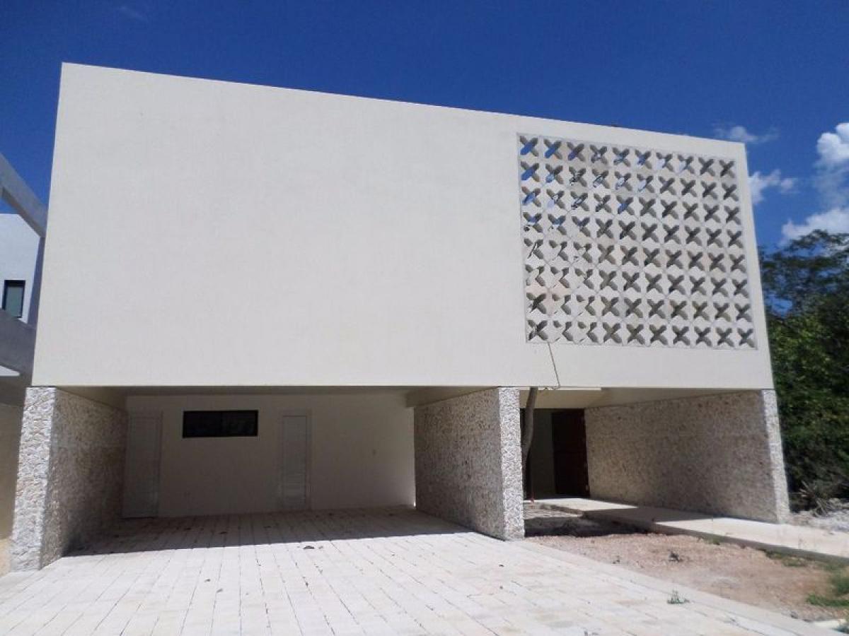 Casa de 4 dormitorios en Mérida, Mexico No. 48100