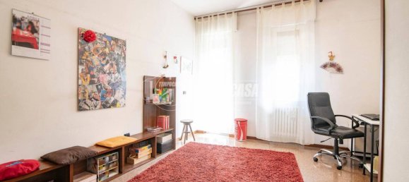 3 bedrooms Apartment in Sesto San Giovanni, Italy No. 304585 2