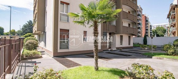 3 bedrooms Apartment in Sesto San Giovanni, Italy No. 304585 5