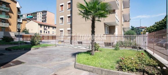 3 bedrooms Apartment in Sesto San Giovanni, Italy No. 304585 6