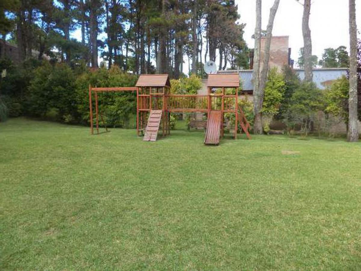 4 bedrooms House in Mar del Plata, Argentina No. 94107