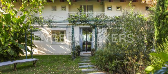 4 bedrooms Villa in La Morra, Italy No. 131664 7