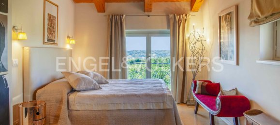 4 bedrooms Villa in La Morra, Italy No. 131664 5