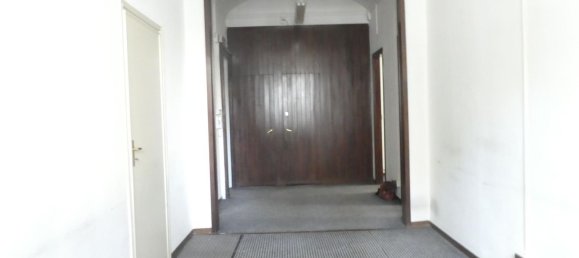 4-salle Appartement à Turin, Italy No. 107628 2