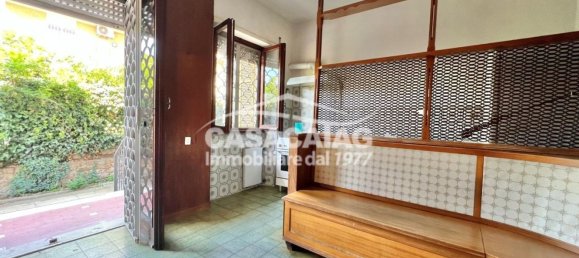 5 bedrooms Villa in Rome, Italy No. 325146 13