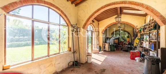 68 rooms Villa in Scandicci, Italy No. 106000 12