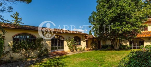 68 rooms Villa in Scandicci, Italy No. 106000 9