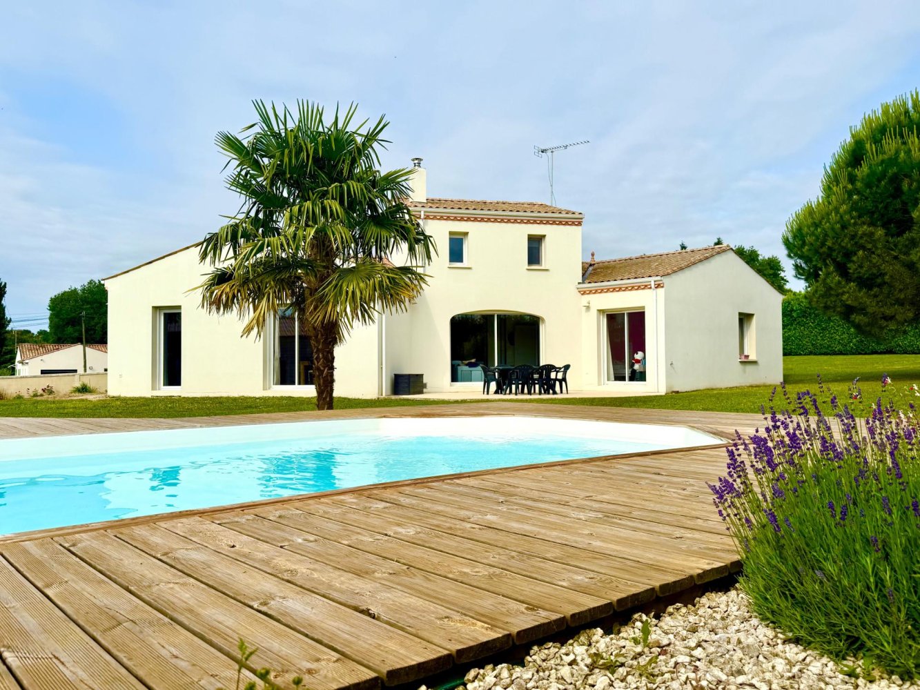 5 bedrooms Villa in Saint-Simon-de-Bordes, France No. 303625