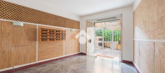 3 rooms Apartment in Rome, Italy No. 42240 3