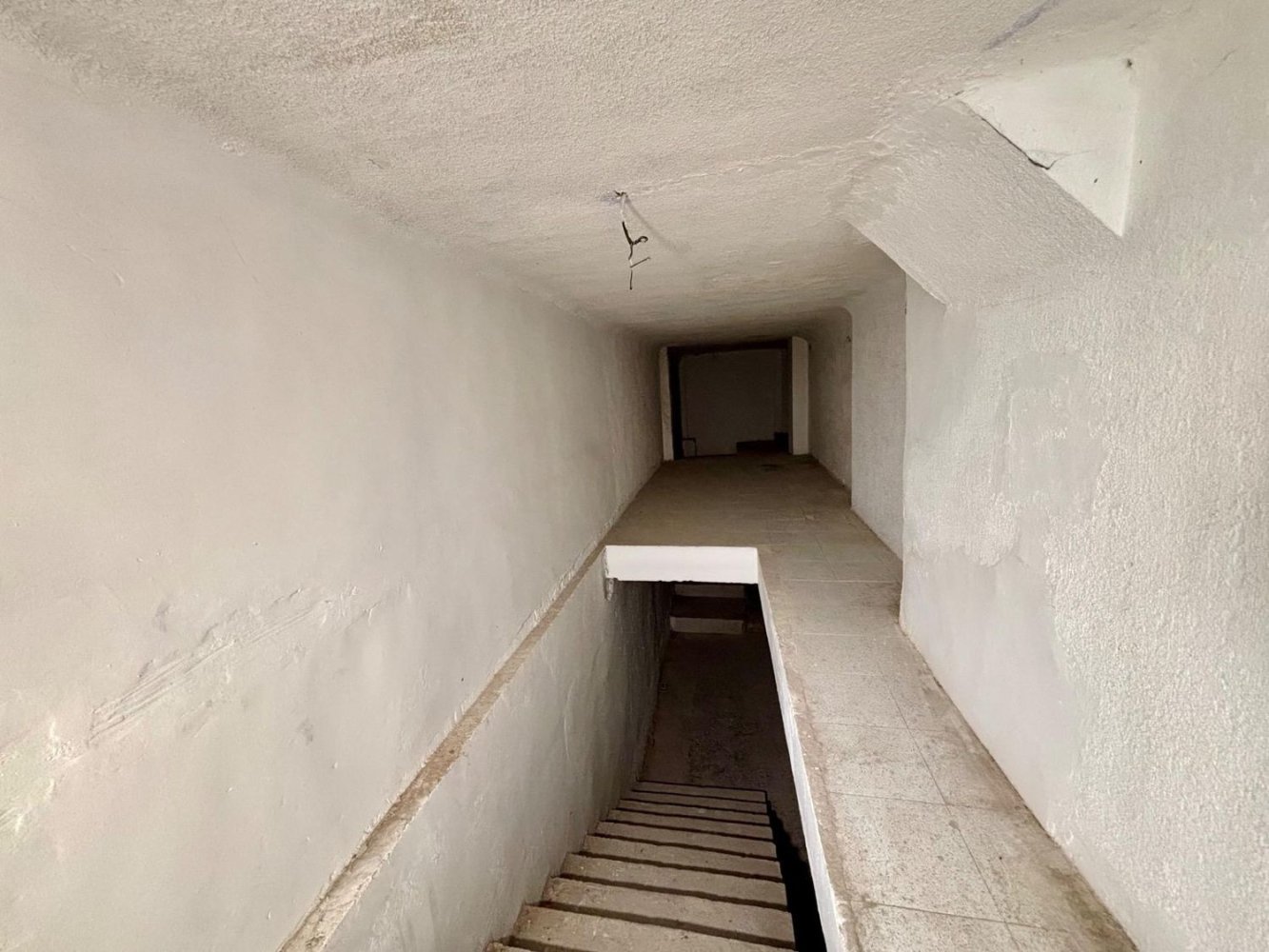 195m² Commercial property in Alicante, Spain No. 209406