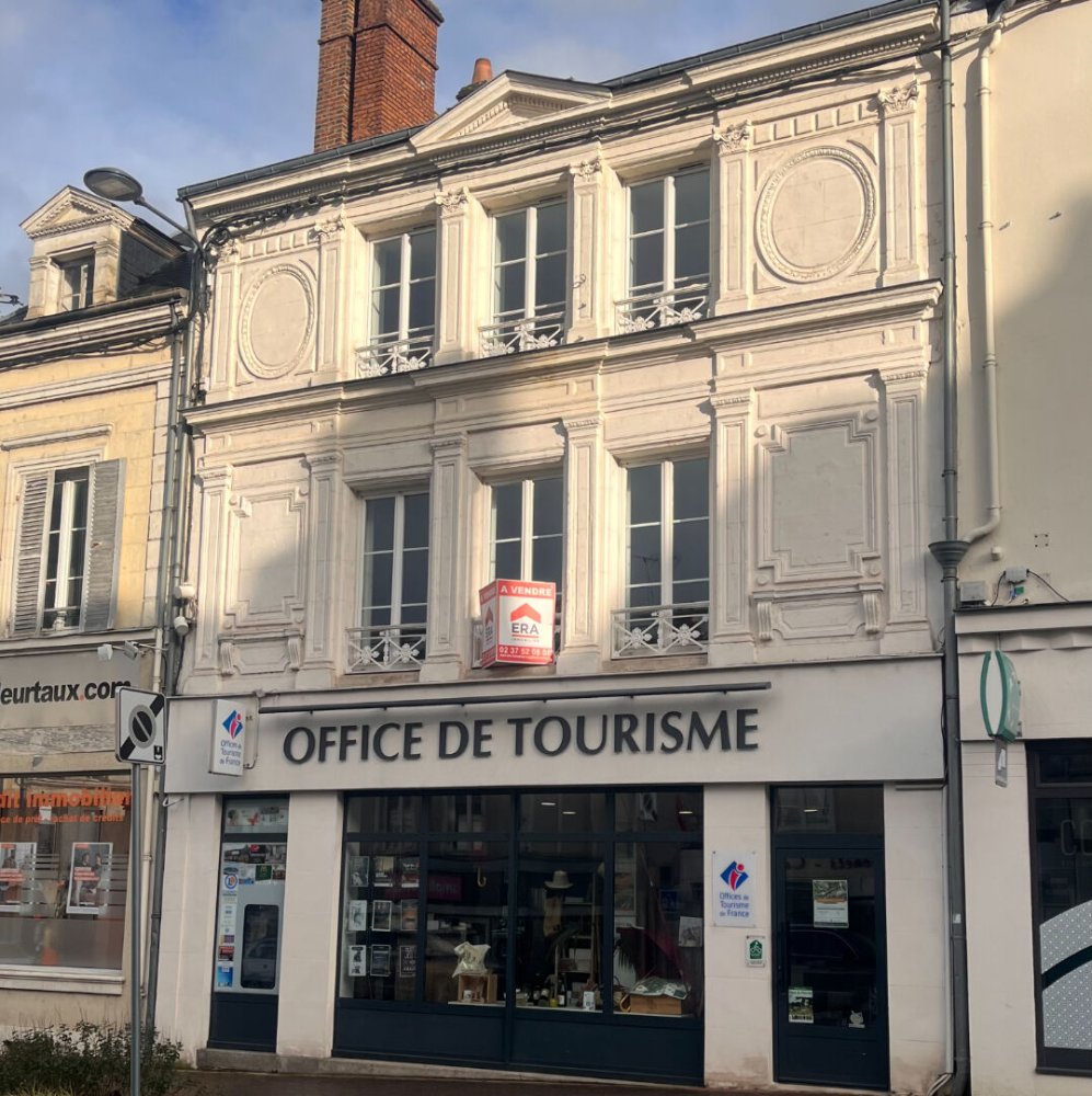 Gebäude in Nogent-le-Rotrou, France 335m², Nr. 76641