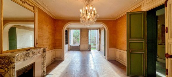 Casa de 8 dormitorios en Puiseaux, France No. 82733 2