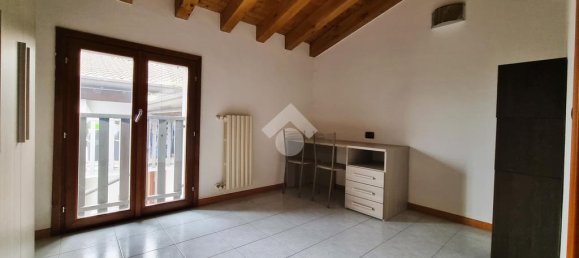 Apartamento de 2 dormitorios en Bagnolo San Vito, Italy No. 117707 39