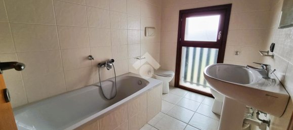Apartamento de 2 dormitorios en Bagnolo San Vito, Italy No. 117707 37