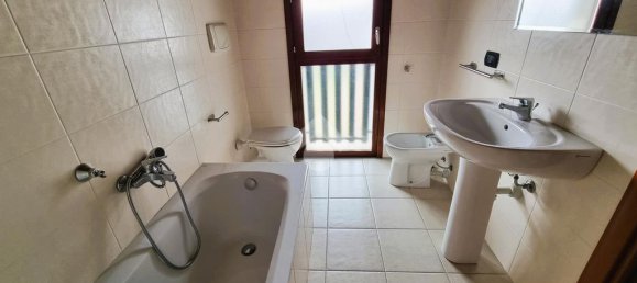 Apartamento de 2 dormitorios en Bagnolo San Vito, Italy No. 117707 21