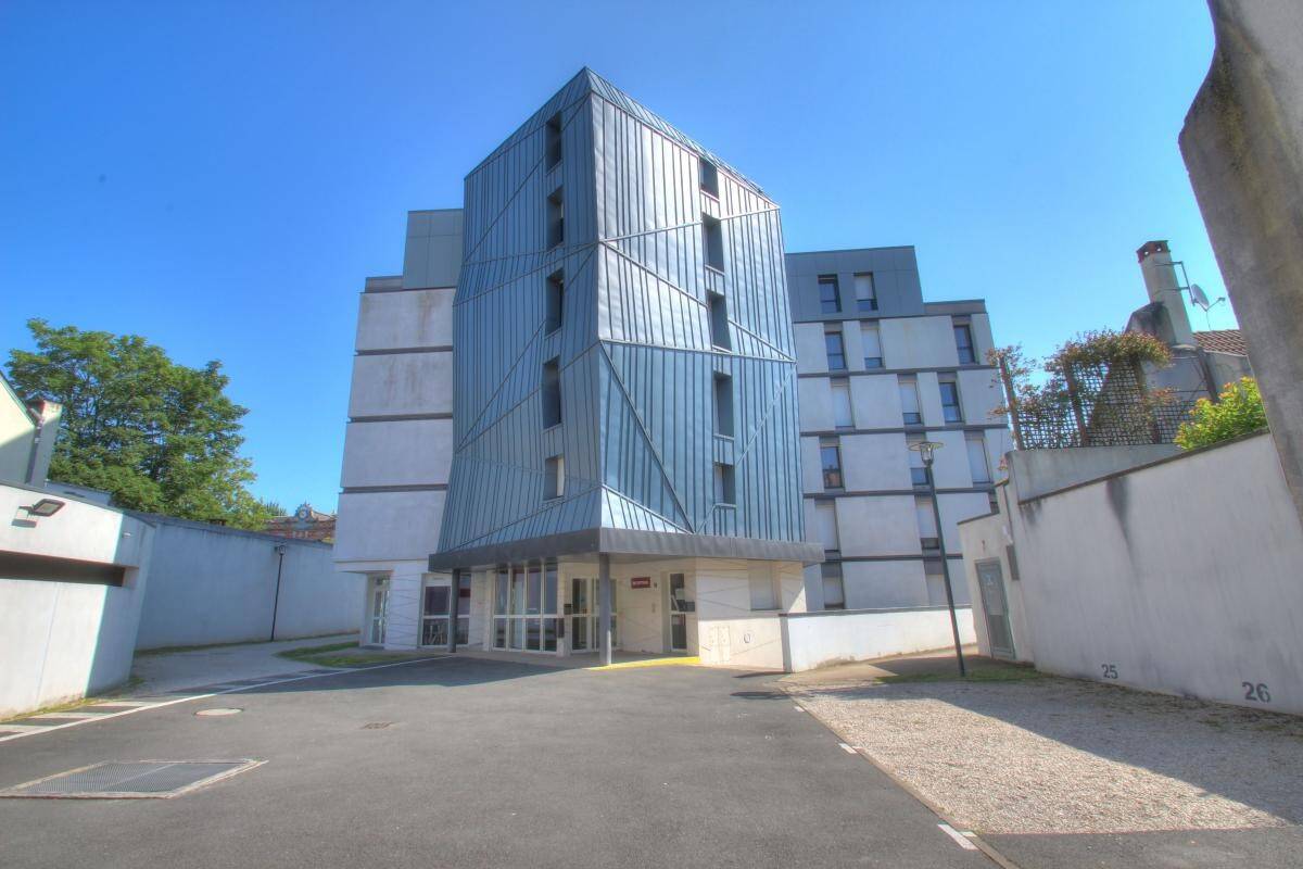 Studio in Orleans, France No. 260031