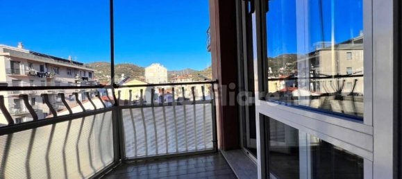 4 bedrooms Apartment in Savona, Italy No. 14280 2