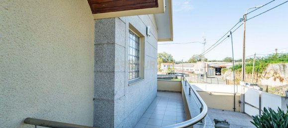 6 bedrooms Villa in Vila Nova de Gaia, Portugal No. 126039 2