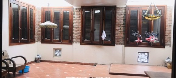 Villa de 4 dormitorios en Tay Ho, Vietnam No. 973 6