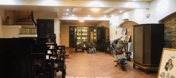 Villa de 4 dormitorios en Tay Ho, Vietnam No. 973 16