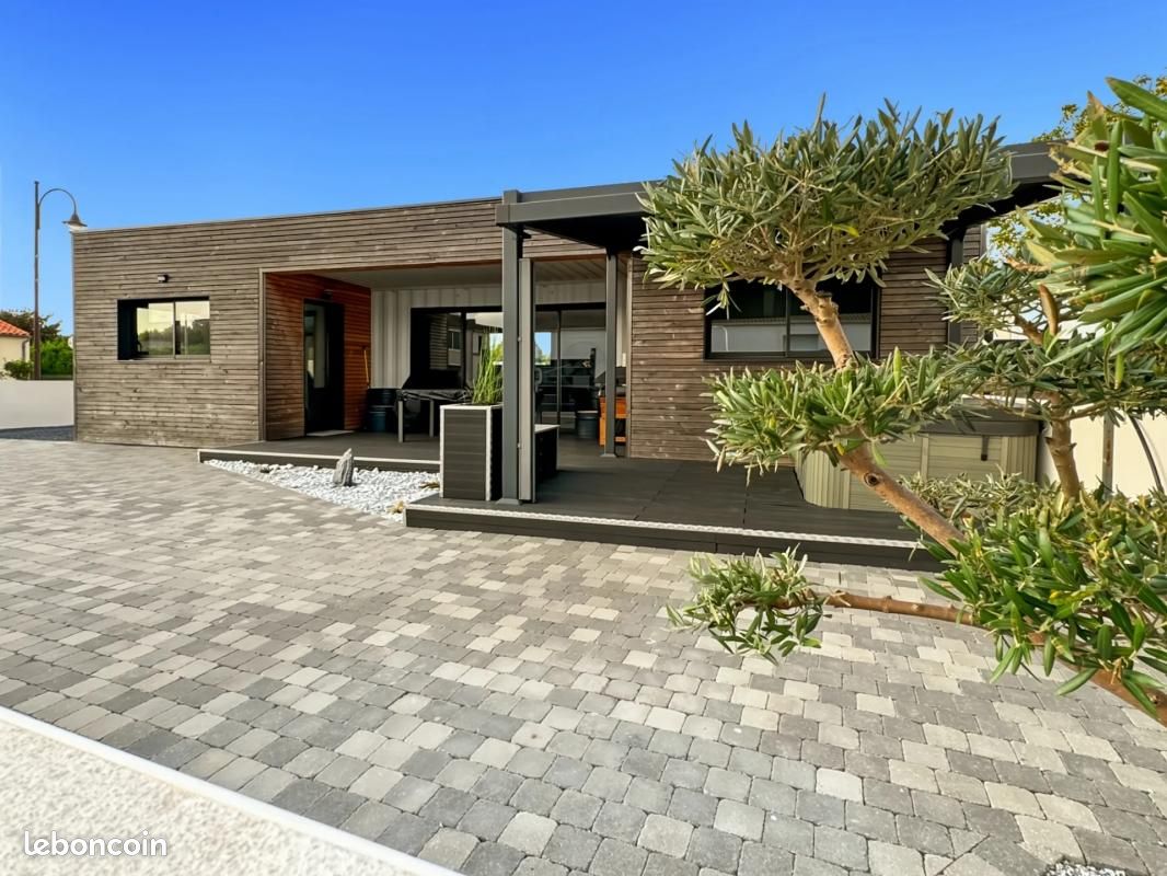 2 bedrooms House in Les Mathes, France No. 191523