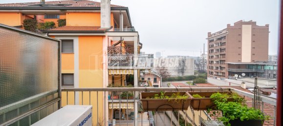 2 bedrooms Apartment in Milan, Italy No. 248355 4