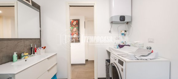 2 bedrooms Apartment in Milan, Italy No. 248355 2