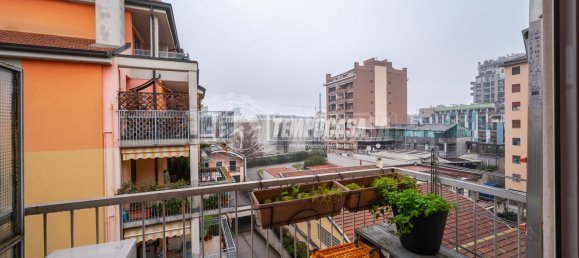 2 bedrooms Apartment in Milan, Italy No. 248355 3