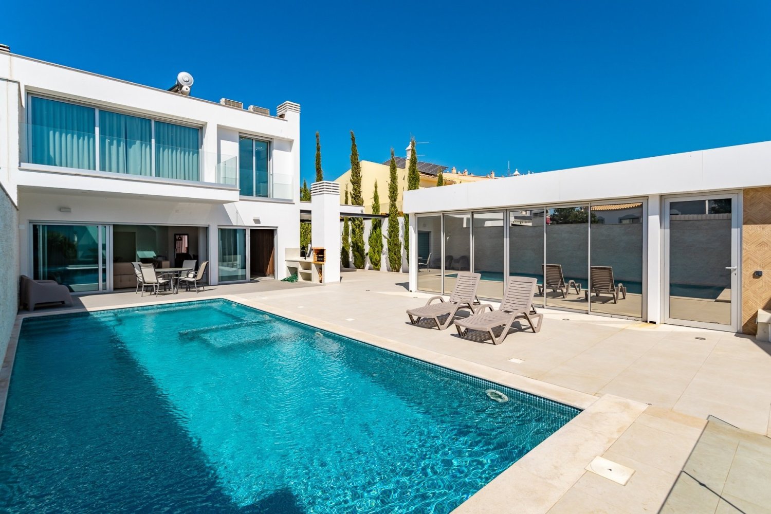 4 bedrooms Villa in Faro, Portugal No. 237516