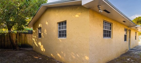 3 Schlafzimmer Villa in Miami, USA, Nr. 615170 7