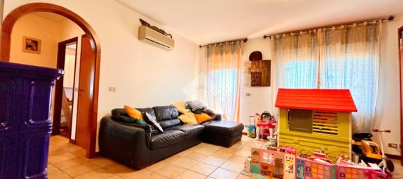 Apartamento de 2 dormitorios en Udine, Italy No. 52340 22