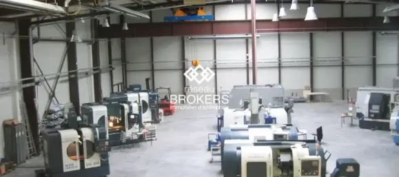 1677m² Office in Linas, France No. 302434 4