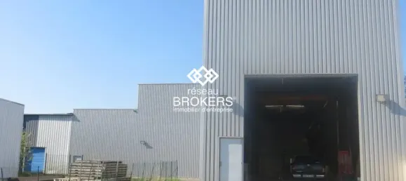 1677m² Office in Linas, France No. 302434 3