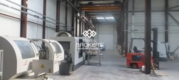 1677m² Office in Linas, France No. 302434 5