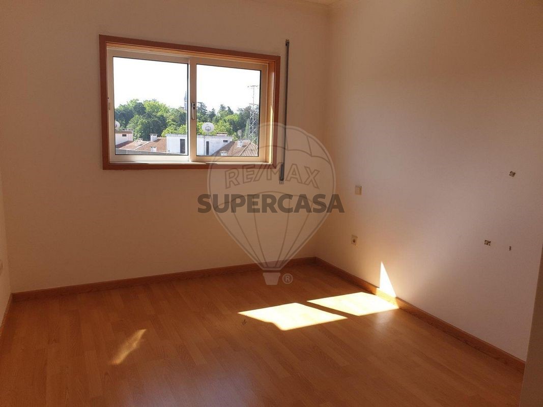 Квартира с 3 спальнями в Оливейра ди Аземейш, Португалия № 312150