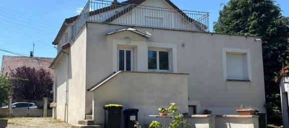 3 bedrooms House in Auxerre, France No. 315781 2