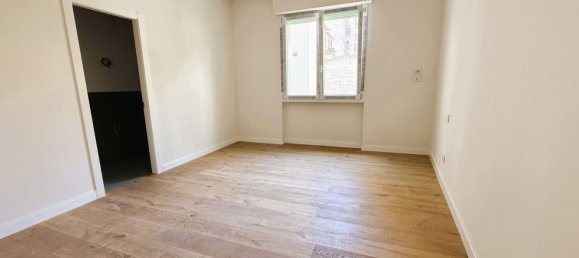 7 rooms Apartment in Florence, Italy No. 269680 17