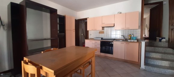 Дом с 5 комнатами в Гуилья, Италия № 110017 4