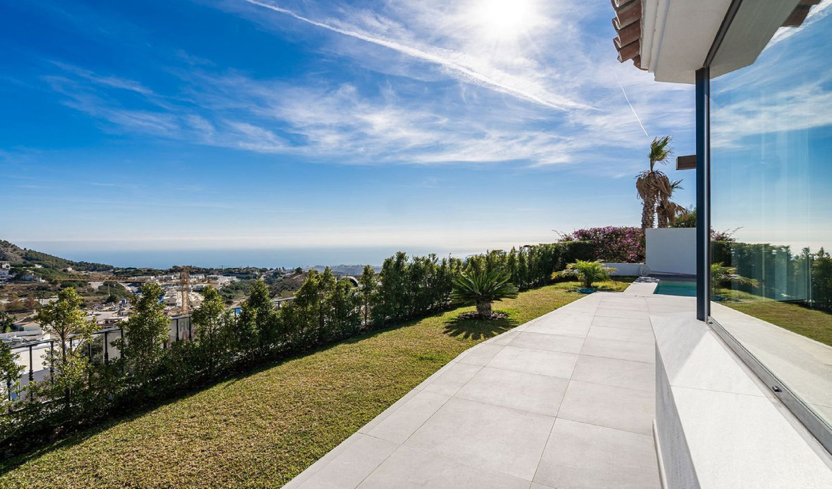 Вилла с 4 спальнями в Михас, Испания № 21579